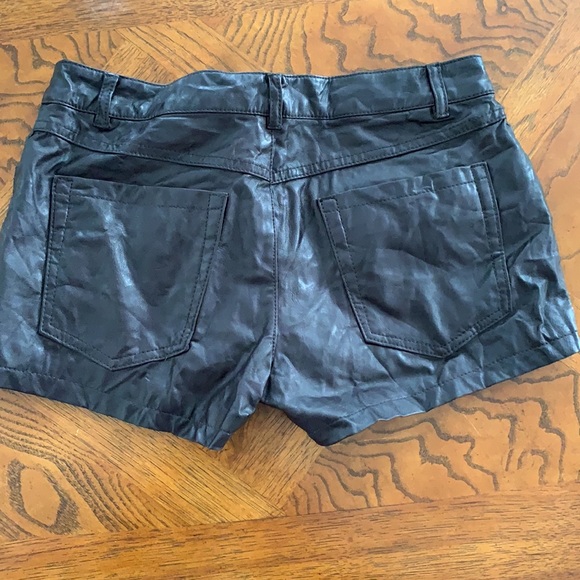 Guess shorts - Picture 2 of 3